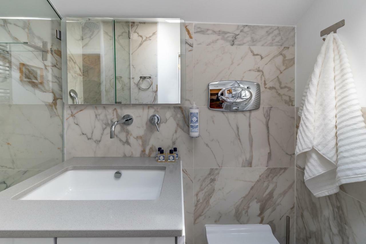 Style And Comfort In Downtown Lisbona Esterno foto